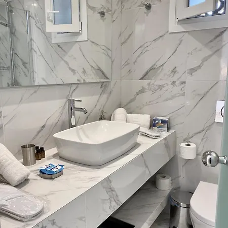 Hotel Ionian By Bruskos 3*